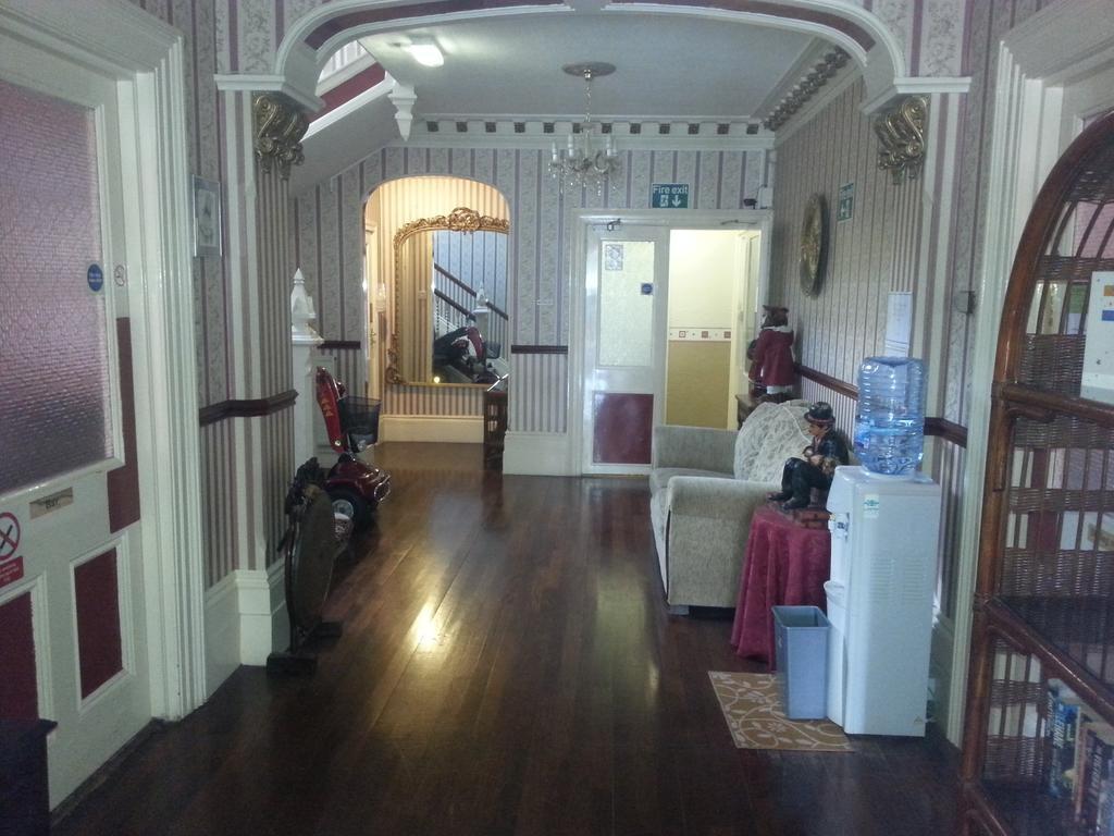 Chester Lodge Sandown Exterior photo